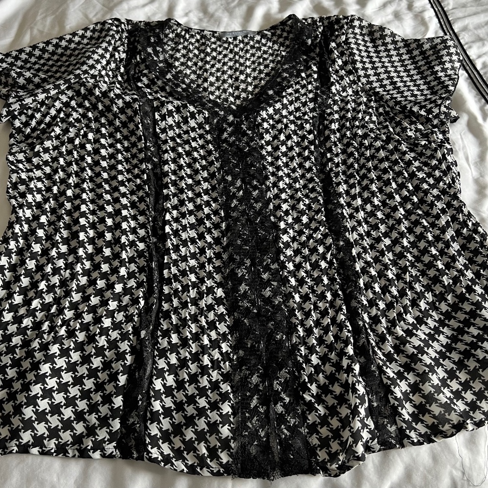 NY Collection Woman sheerish blouse